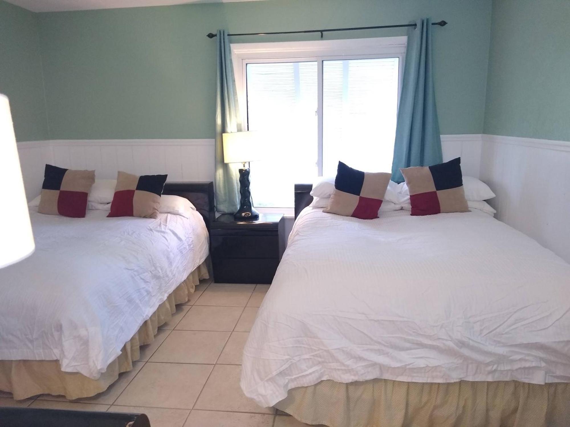 Affordable Two Bedroom Tropical Condo - Private Beach, Pools, Hot Tub St. Petersburg Exteriör bild