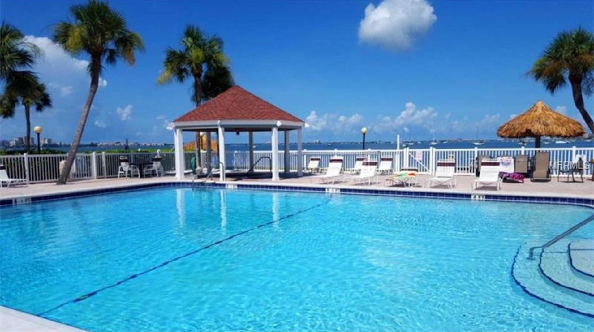 Affordable Two Bedroom Tropical Condo - Private Beach, Pools, Hot Tub St. Petersburg Exteriör bild
