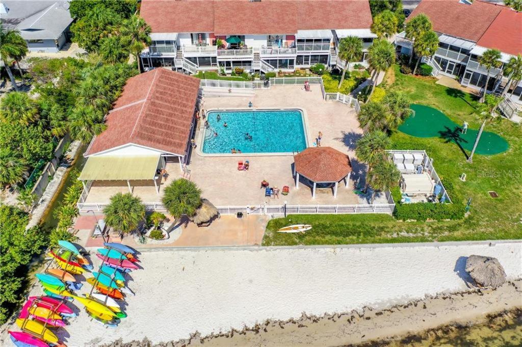 Affordable Two Bedroom Tropical Condo - Private Beach, Pools, Hot Tub St. Petersburg Exteriör bild