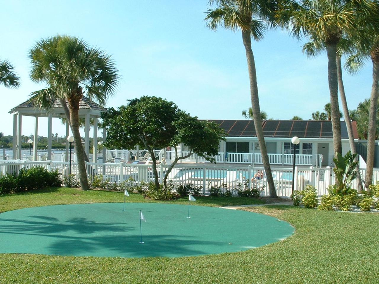 Affordable Two Bedroom Tropical Condo - Private Beach, Pools, Hot Tub St. Petersburg Exteriör bild