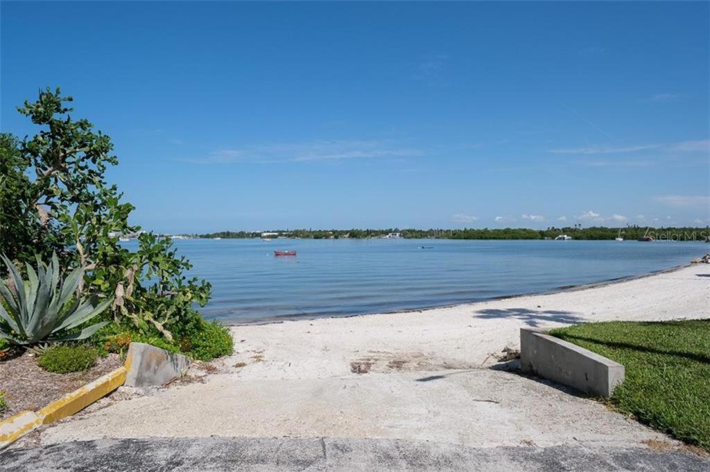 Affordable Two Bedroom Tropical Condo - Private Beach, Pools, Hot Tub St. Petersburg Exteriör bild