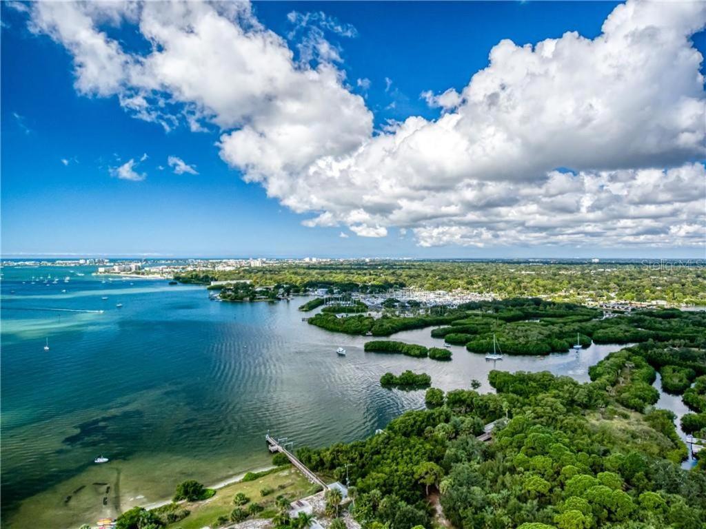 Affordable Two Bedroom Tropical Condo - Private Beach, Pools, Hot Tub St. Petersburg Exteriör bild
