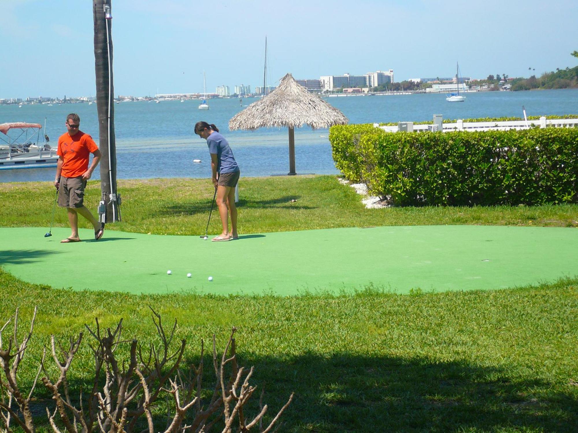 Affordable Two Bedroom Tropical Condo - Private Beach, Pools, Hot Tub St. Petersburg Exteriör bild