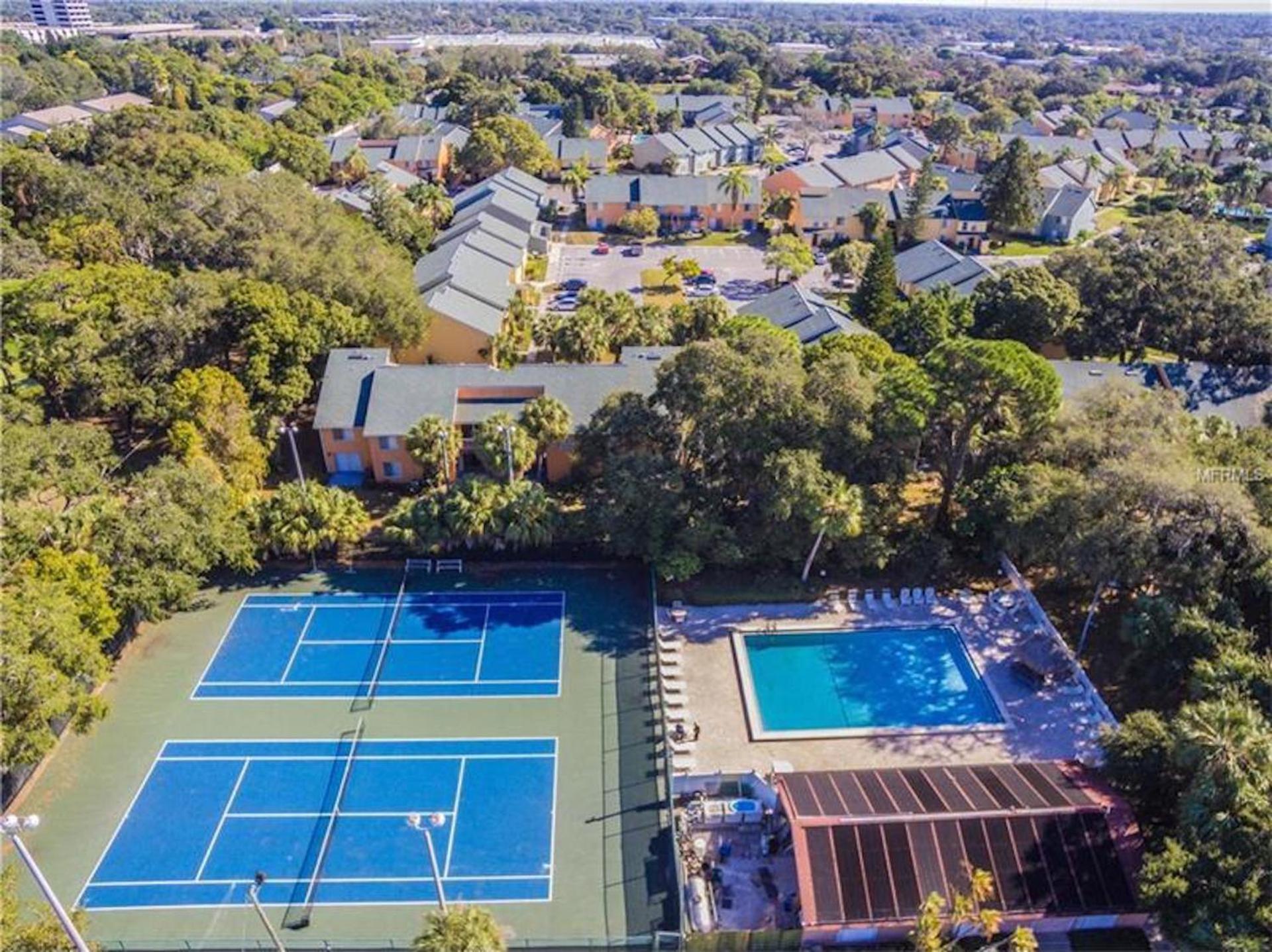 Affordable Two Bedroom Tropical Condo - Private Beach, Pools, Hot Tub St. Petersburg Exteriör bild
