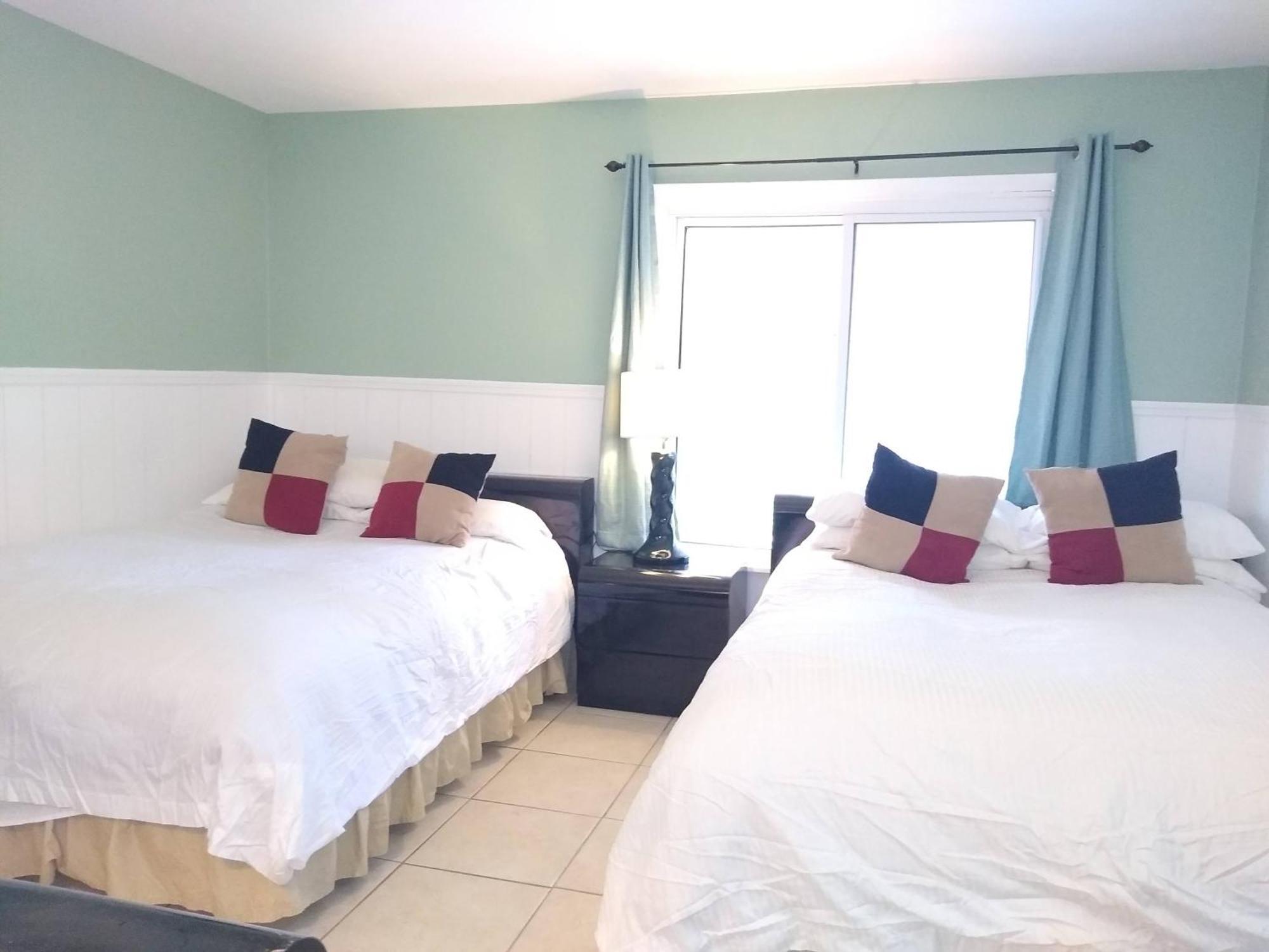 Affordable Two Bedroom Tropical Condo - Private Beach, Pools, Hot Tub St. Petersburg Exteriör bild