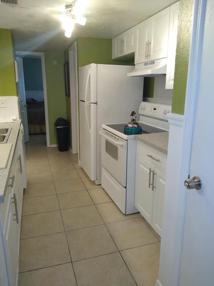 Affordable Two Bedroom Tropical Condo - Private Beach, Pools, Hot Tub St. Petersburg Exteriör bild