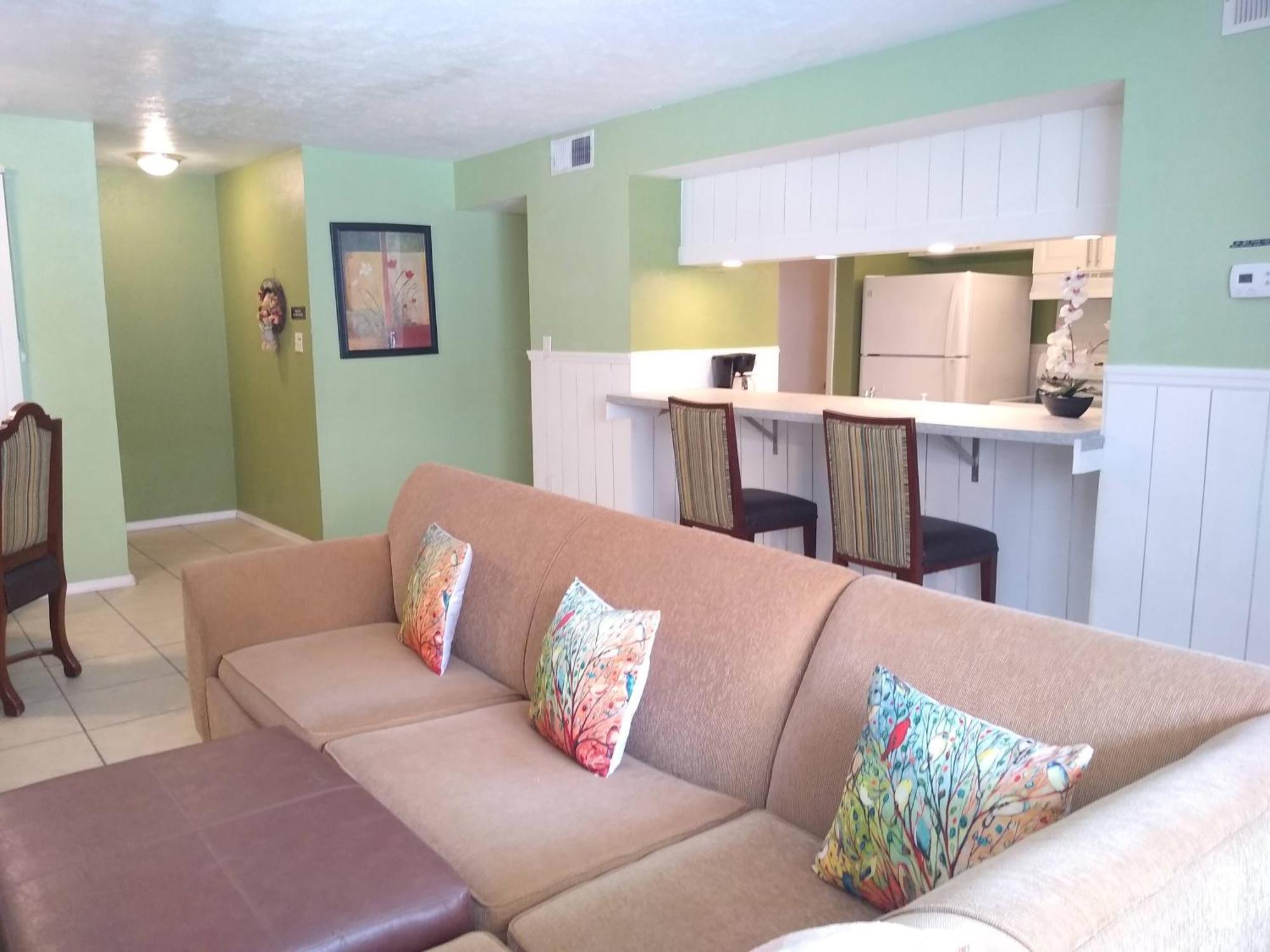 Affordable Two Bedroom Tropical Condo - Private Beach, Pools, Hot Tub St. Petersburg Exteriör bild