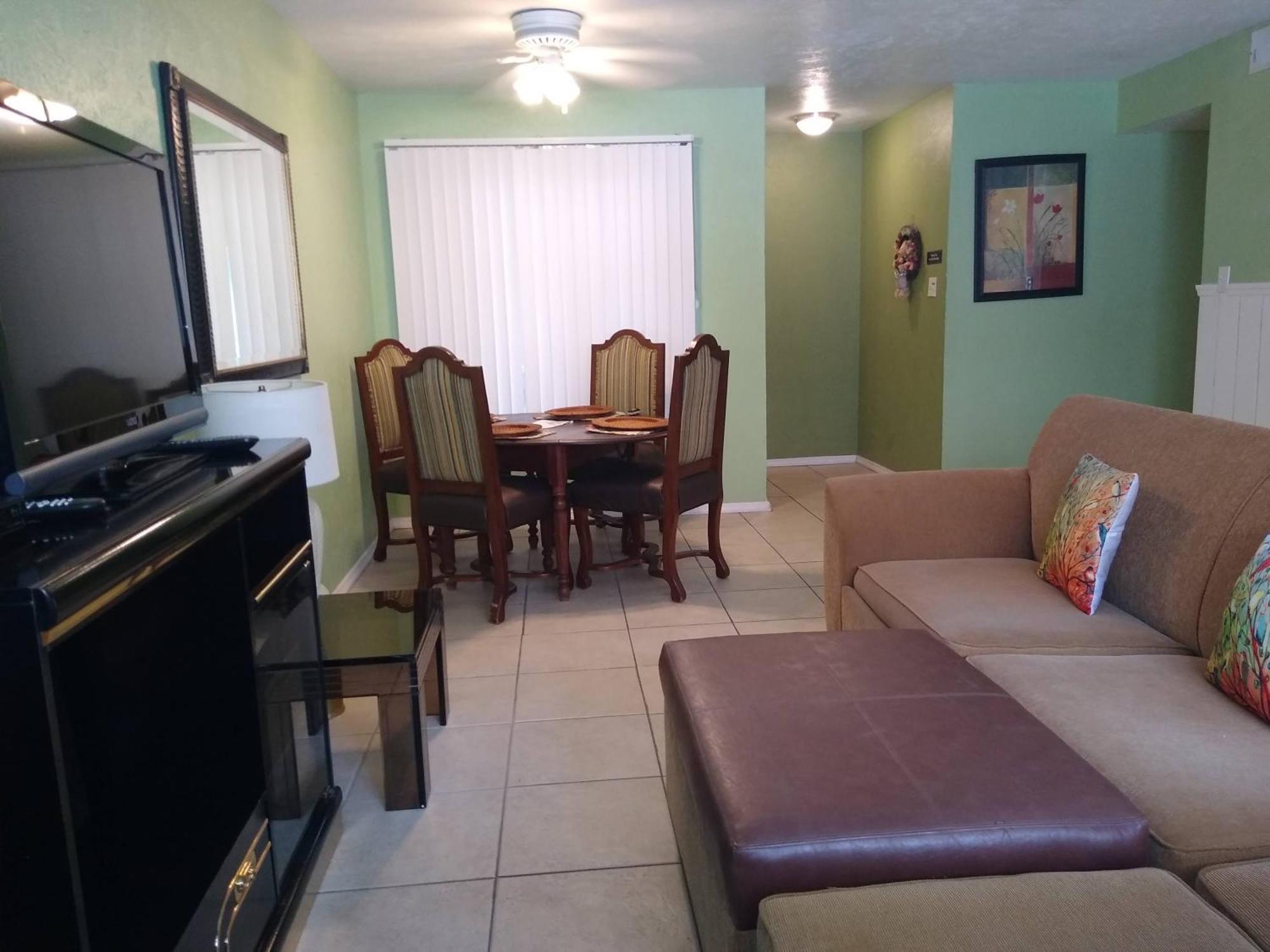 Affordable Two Bedroom Tropical Condo - Private Beach, Pools, Hot Tub St. Petersburg Exteriör bild
