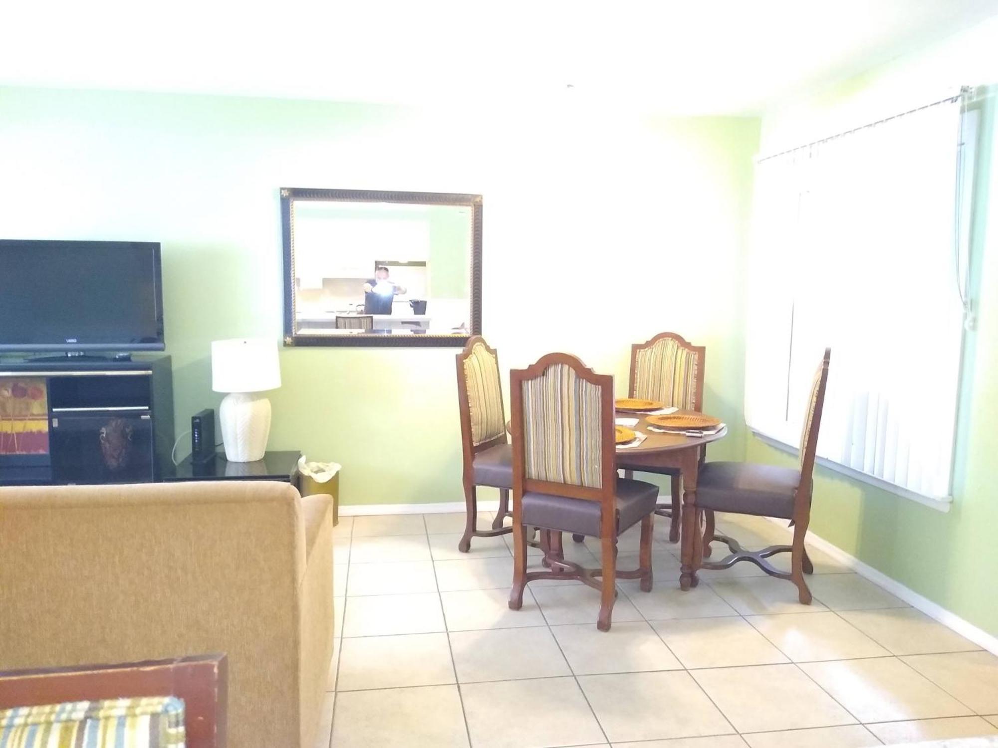 Affordable Two Bedroom Tropical Condo - Private Beach, Pools, Hot Tub St. Petersburg Exteriör bild