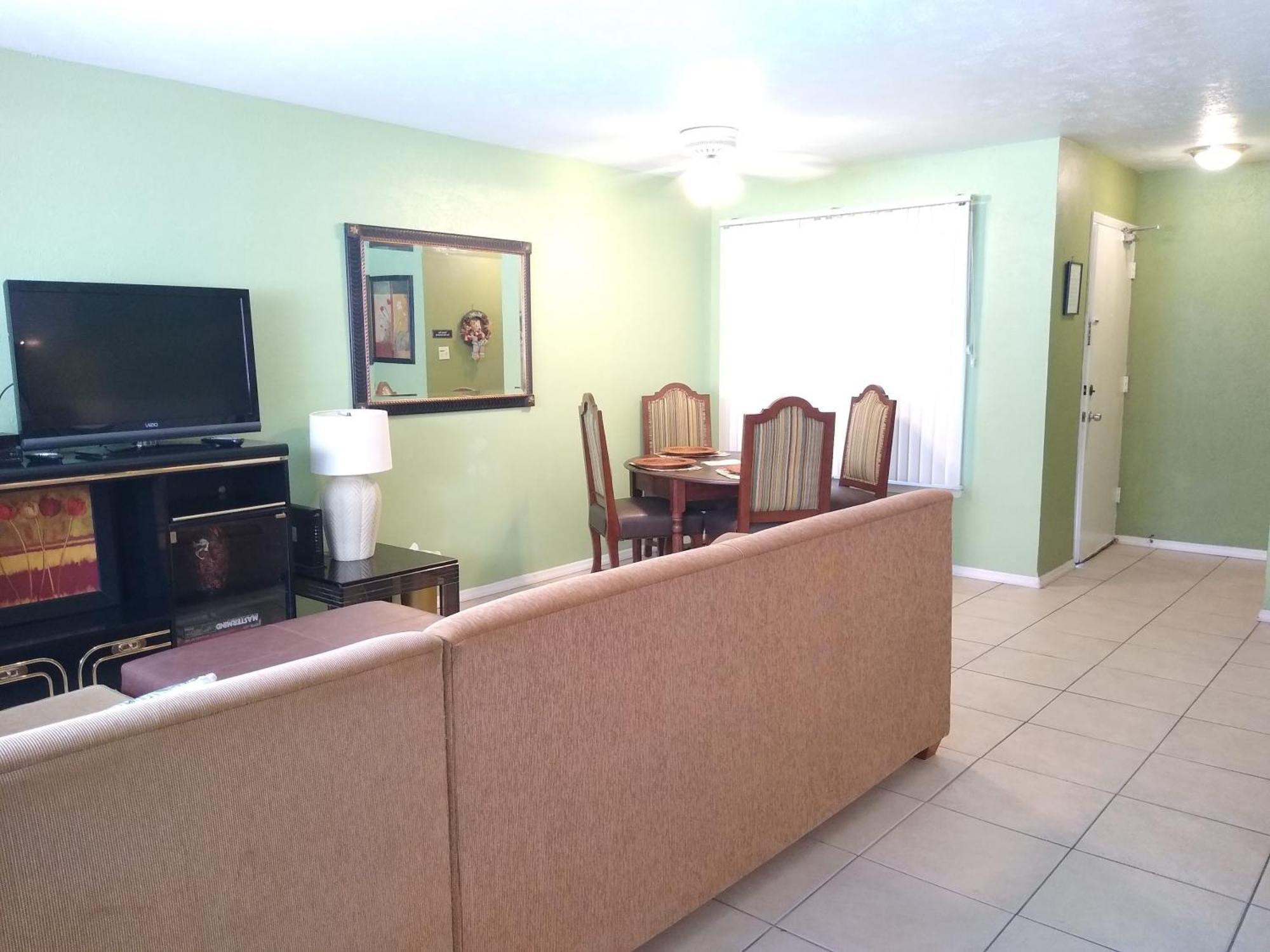 Affordable Two Bedroom Tropical Condo - Private Beach, Pools, Hot Tub St. Petersburg Exteriör bild